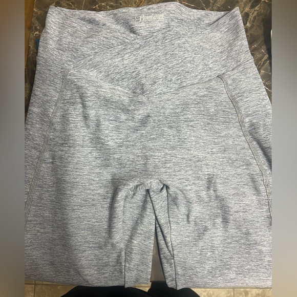 Buttery soft bombshell crossover leggings! Don't remember what kind they are. - Picture 1 of 6
